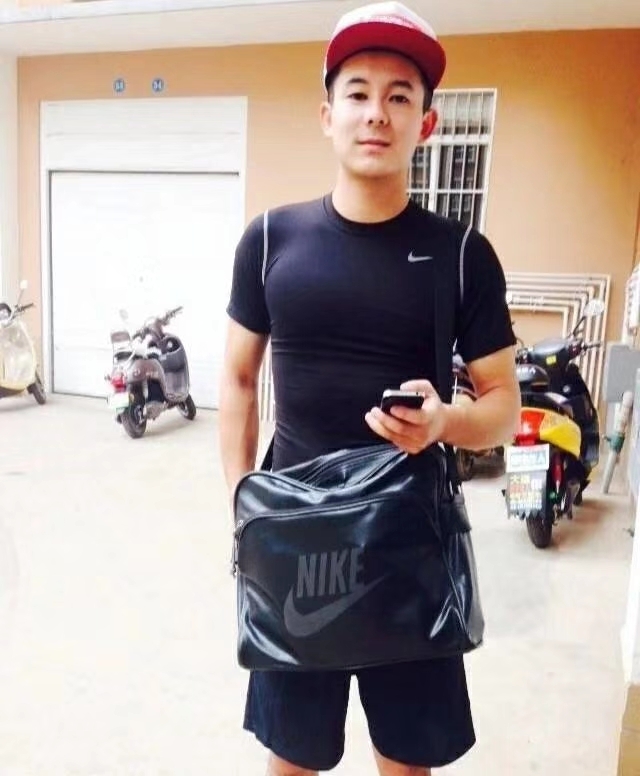 花花是只狗的第一张照片--峨山认干亲服务网